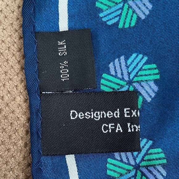 100% Silk Blue Pinwheel Geometric Shapes scarf - Picture 2 of 6